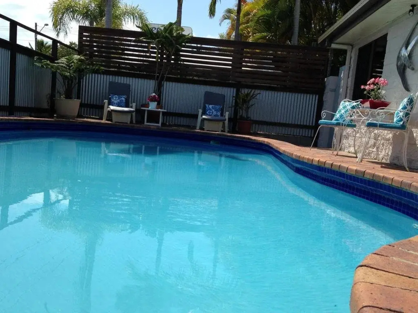 Boyne Island Motel and Villas