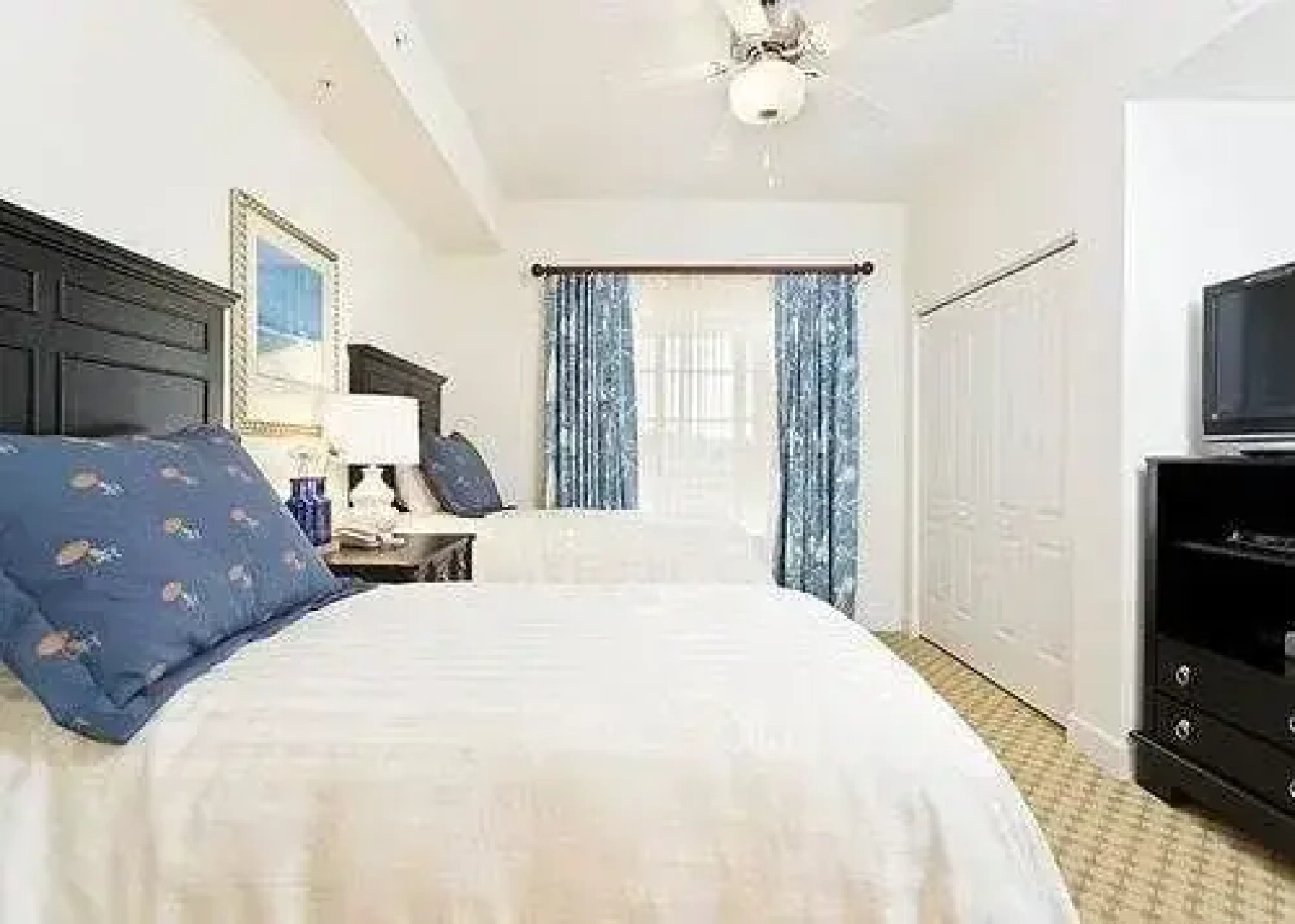 Yacht Harbor 470 4th floor 3 bedrooms condo by RedAwning