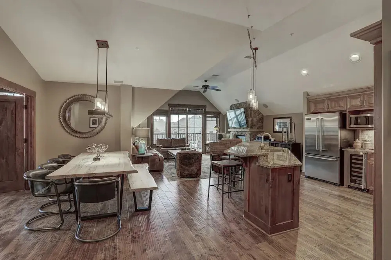 4 Bdrm/4 Bath on Peak 7- Luxury & Modern Condo