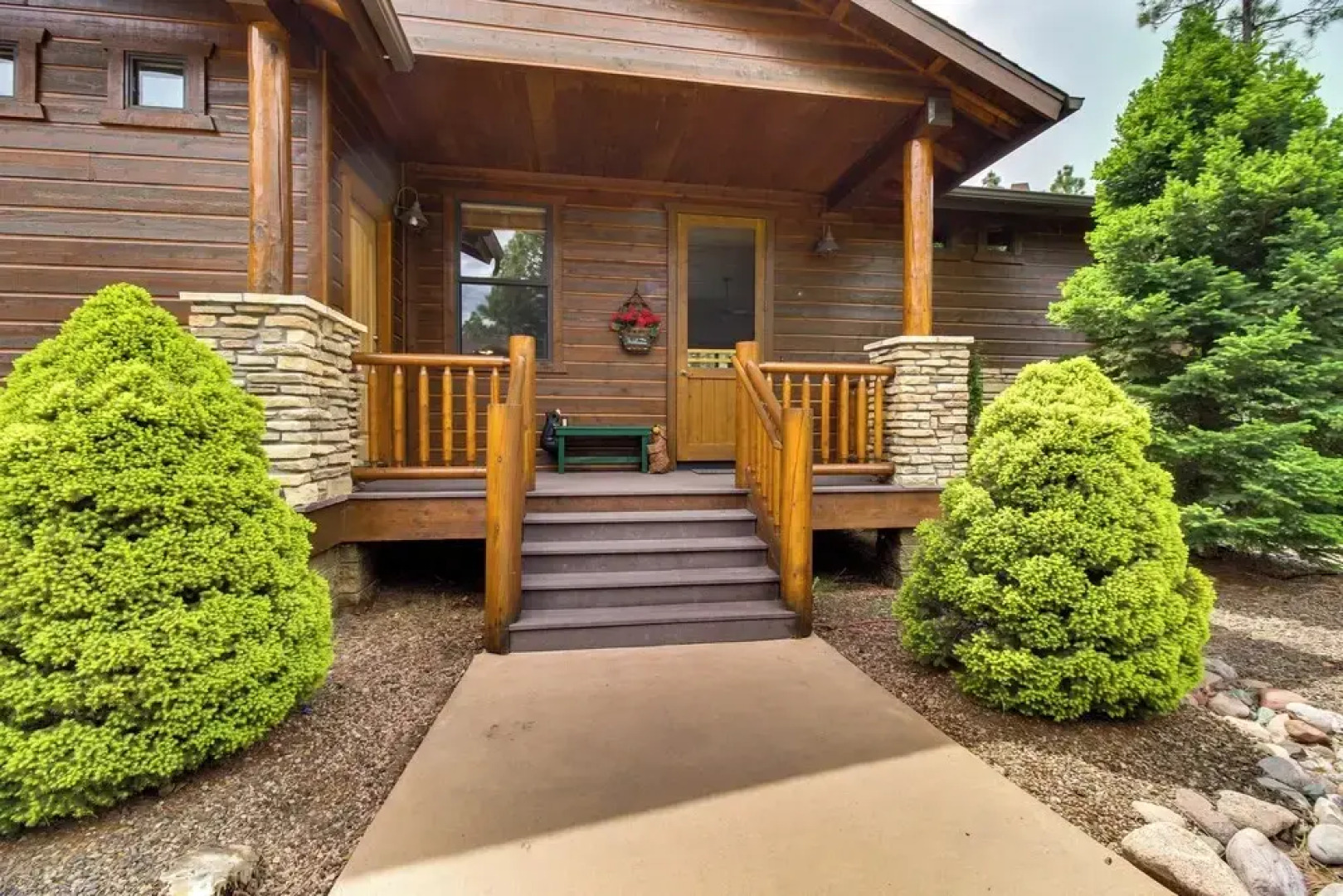 Fireside Comfort & Family Fun: Wooded Show Low Gem