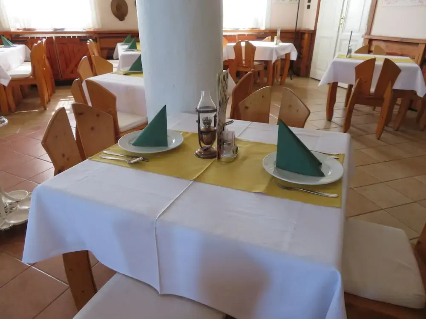 Józsi Bácsi Vendéglője és Szállodája