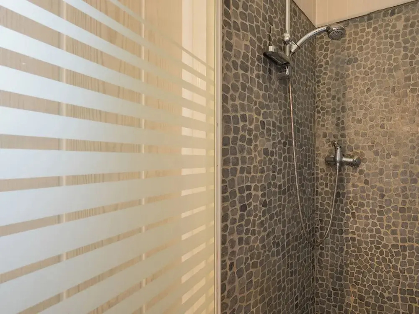 Modern Holiday Home in Marquay with a Private Swimming Pool