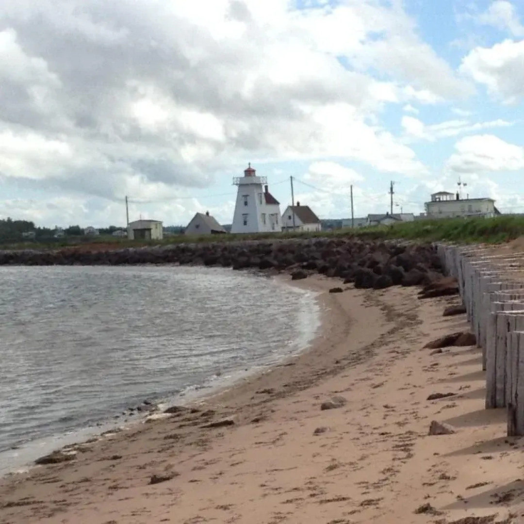 Around the Sea - Cana da's Rotating House, Suites & Tours