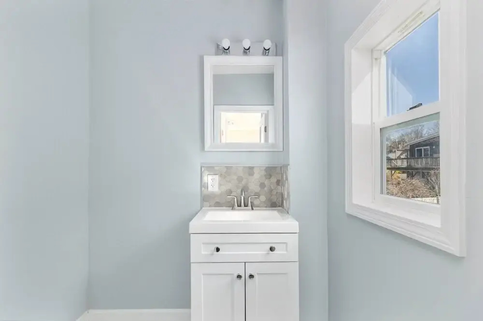 Spacious Coastal Tiverton Waterfront Getaway 3 Bedroom Cottage By Redawning