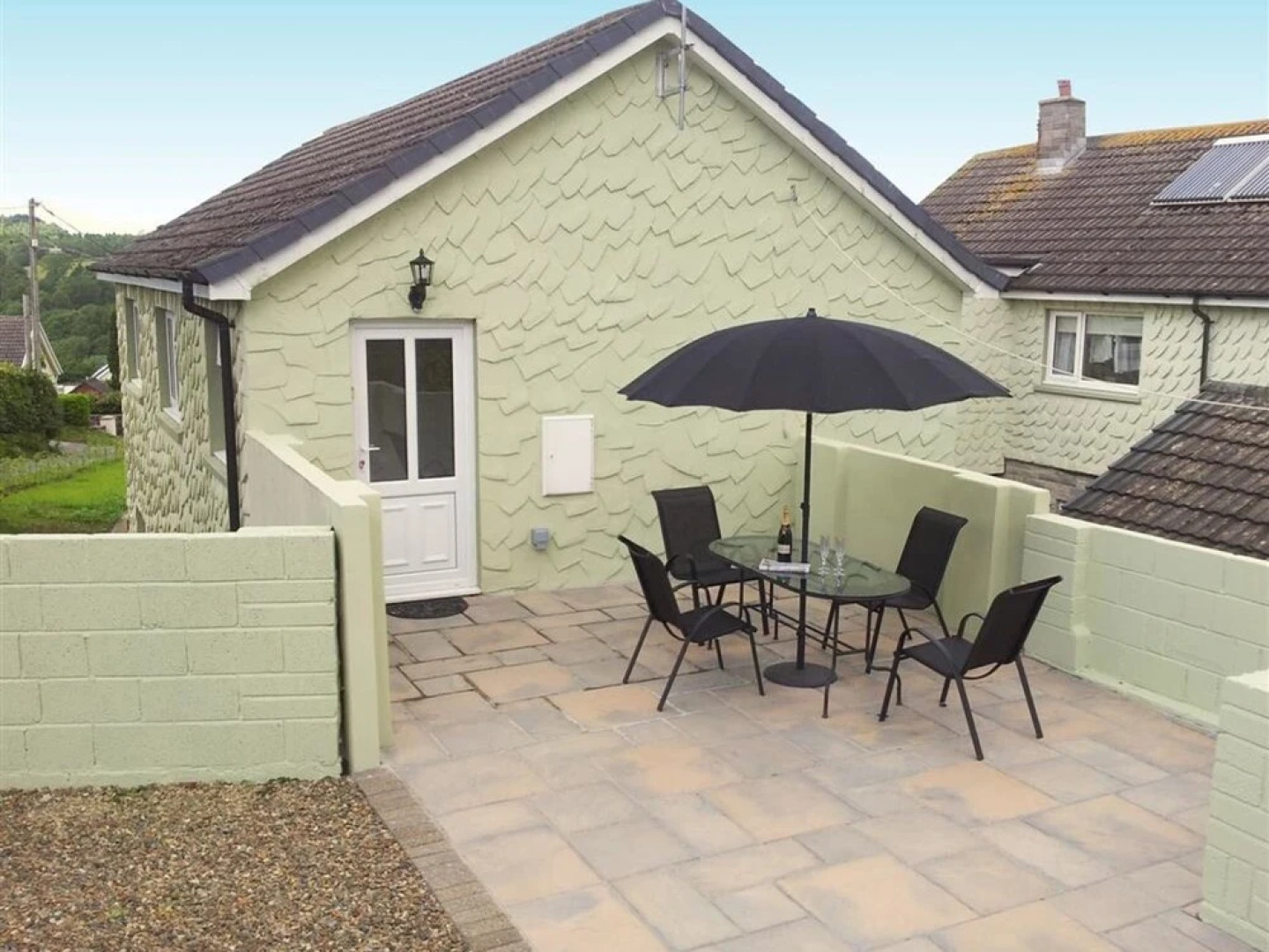 Romantic Apartment in Wisemans Bridge With Terrace