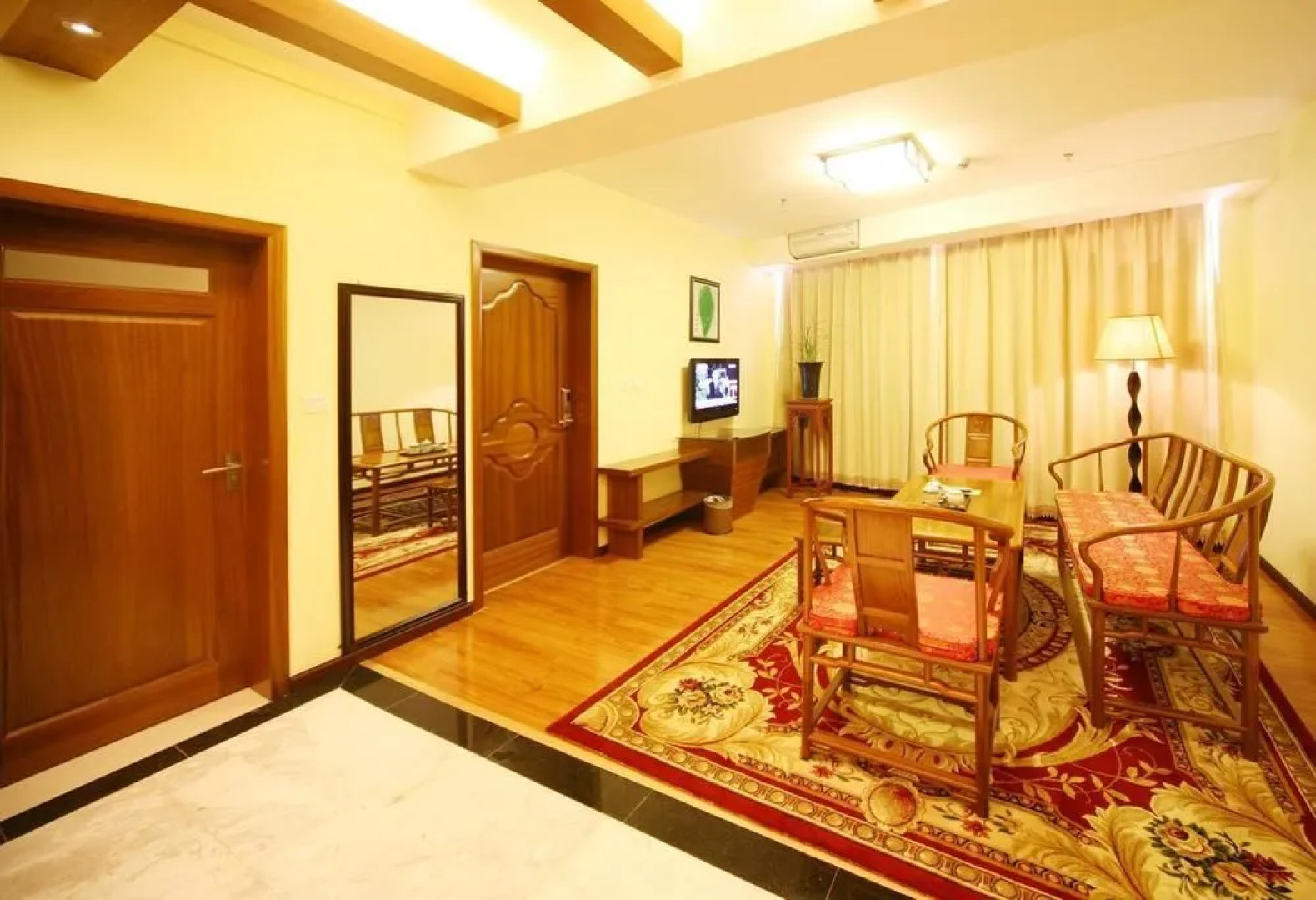 Tengchong Shun Xing Business Hotel