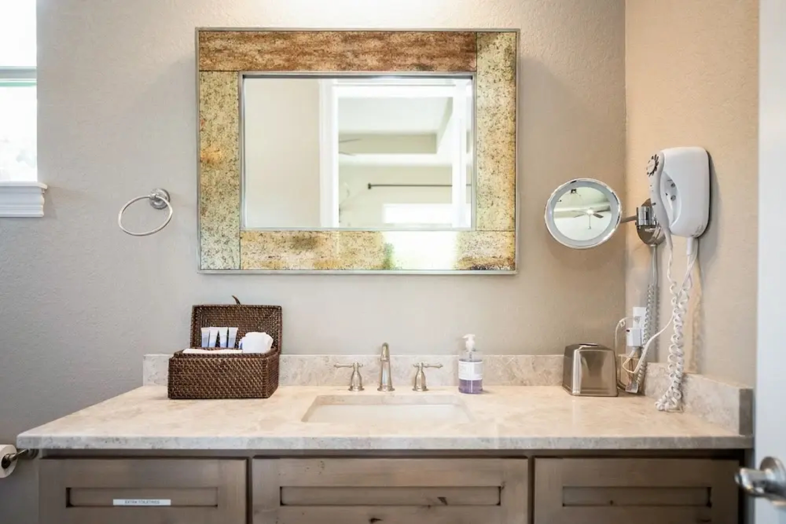 Century Oak Casita By Remi's Ridge & Hayes Hollow 1 Bedroom Duplex