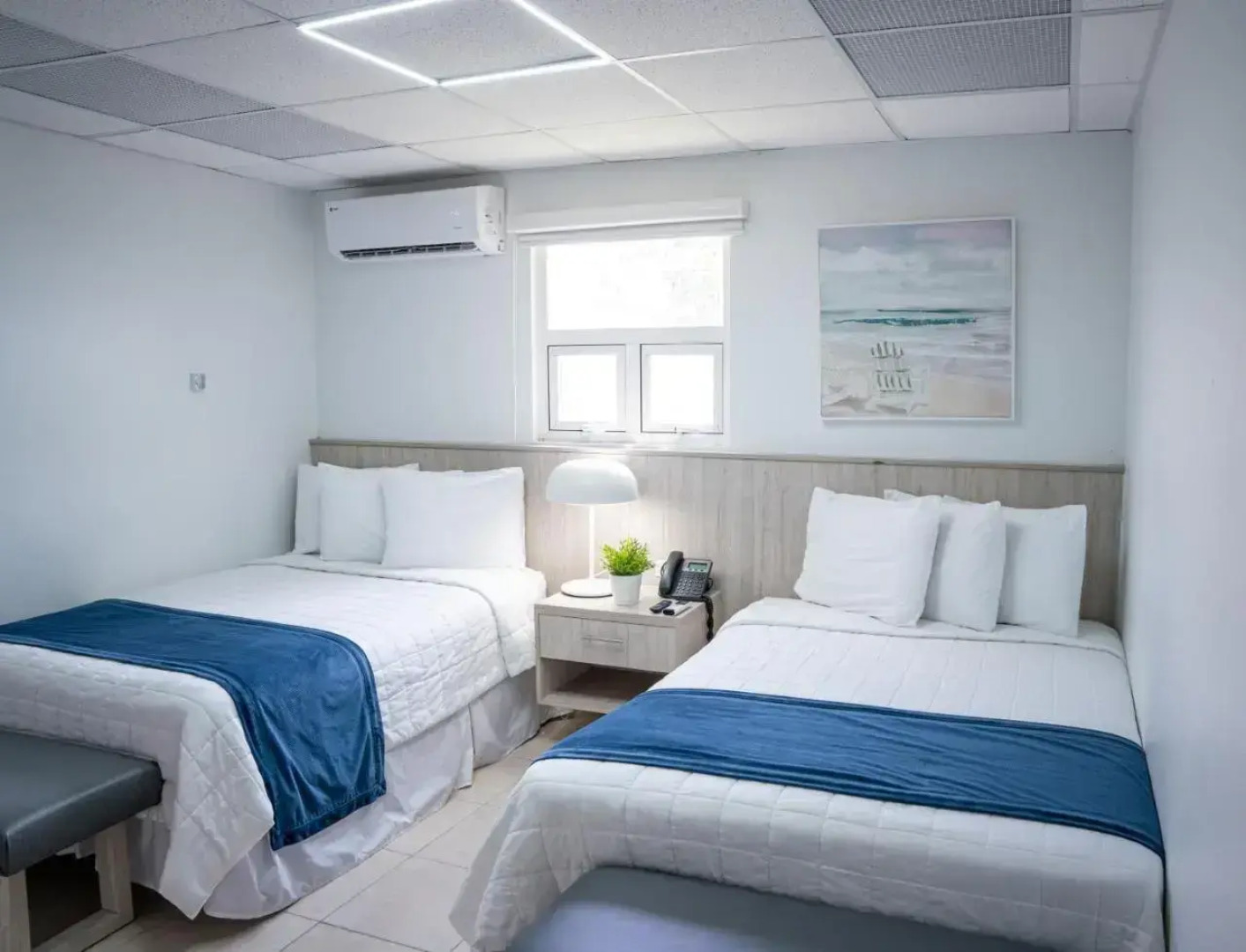 Full Moon Hotel & Restaurant