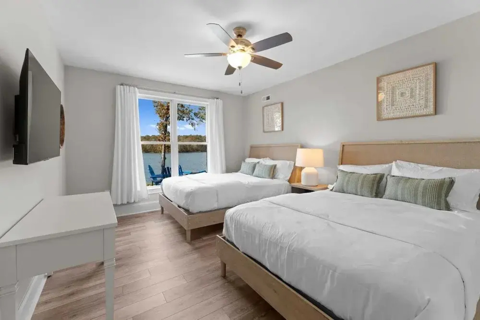 Sunset Pointe by Avantstay Waterfront, Beach, Fire Pit Sleeps 14 5bdr 4BA