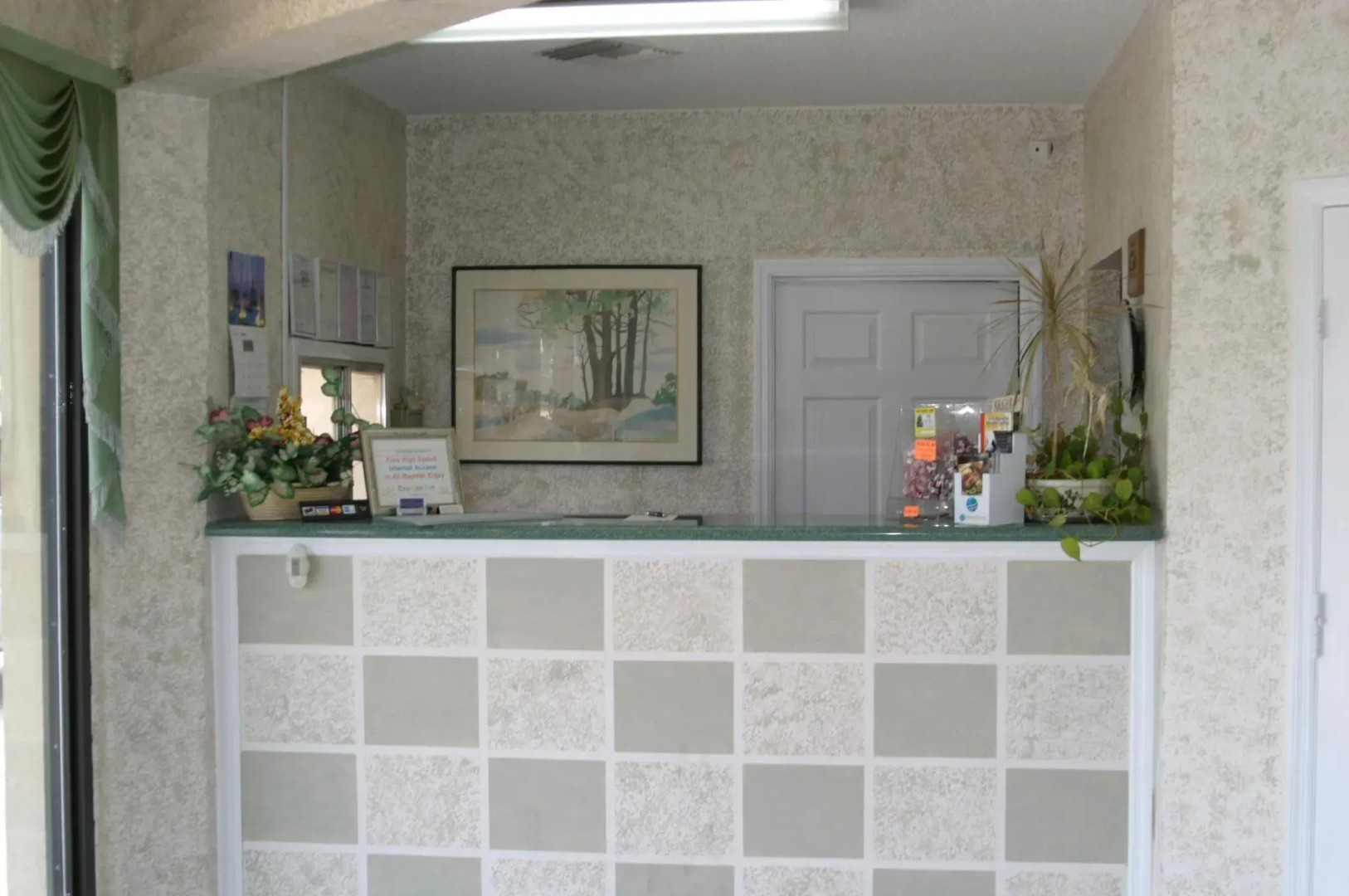 Express Inn & Suites