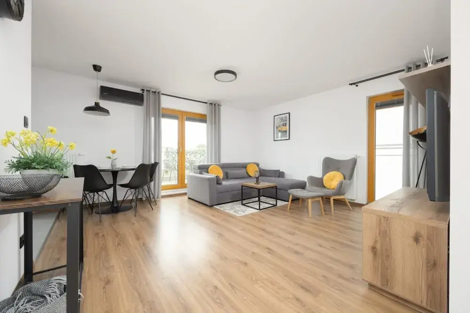 Bielawska Loft Apartment by Renters