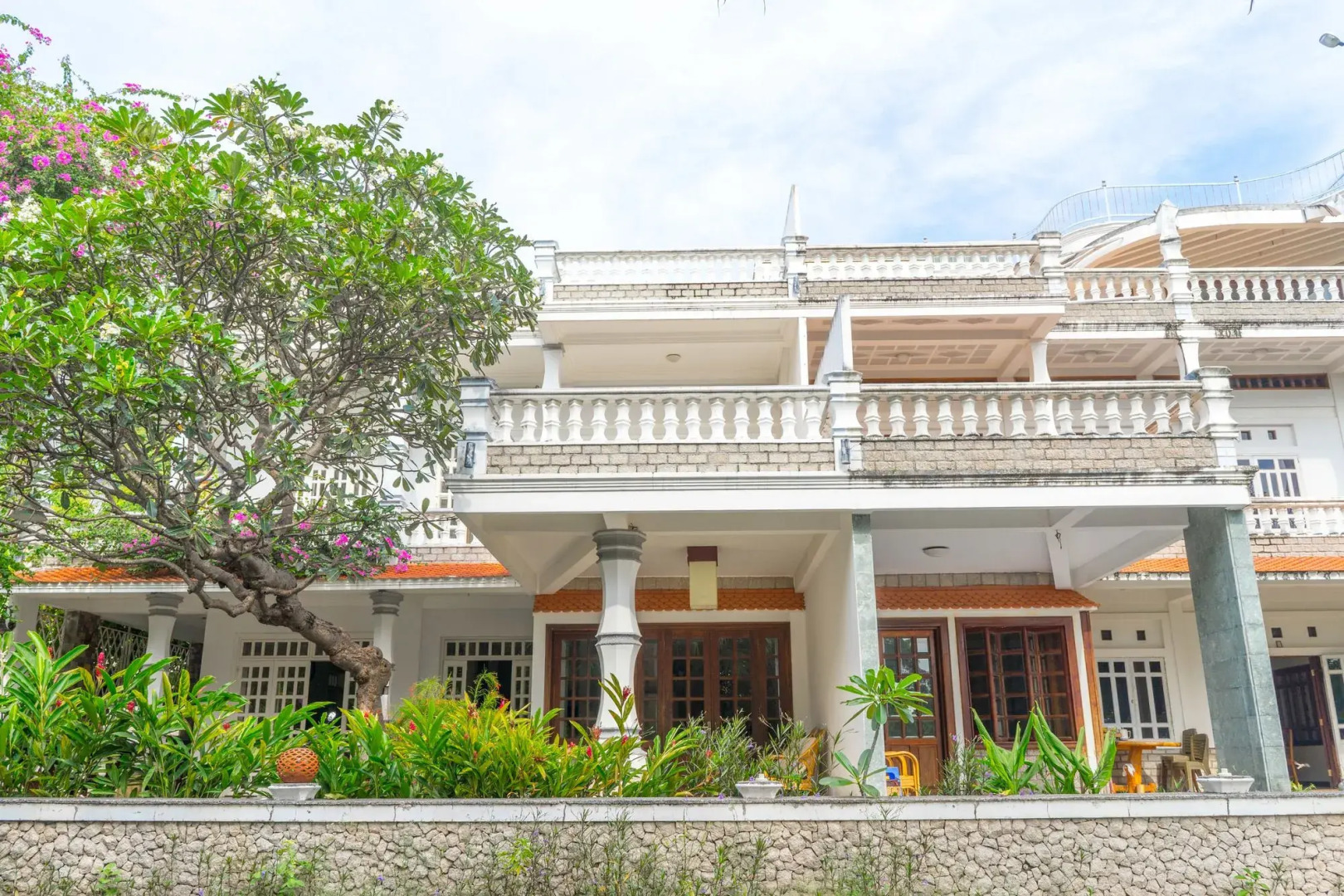 Valley Mountain Hotel