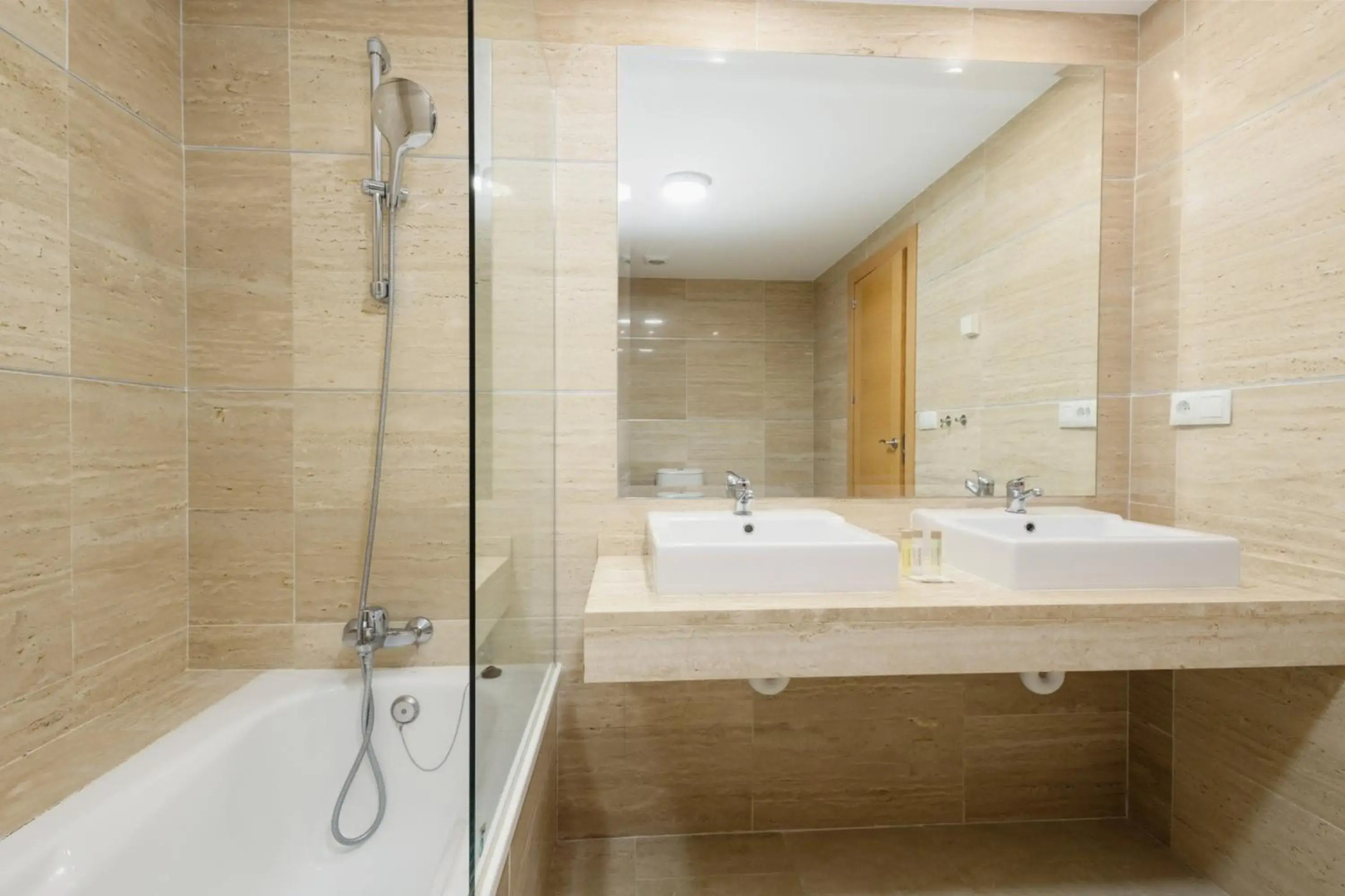 Modern and luxurious holiday home with sea views in Benahavís