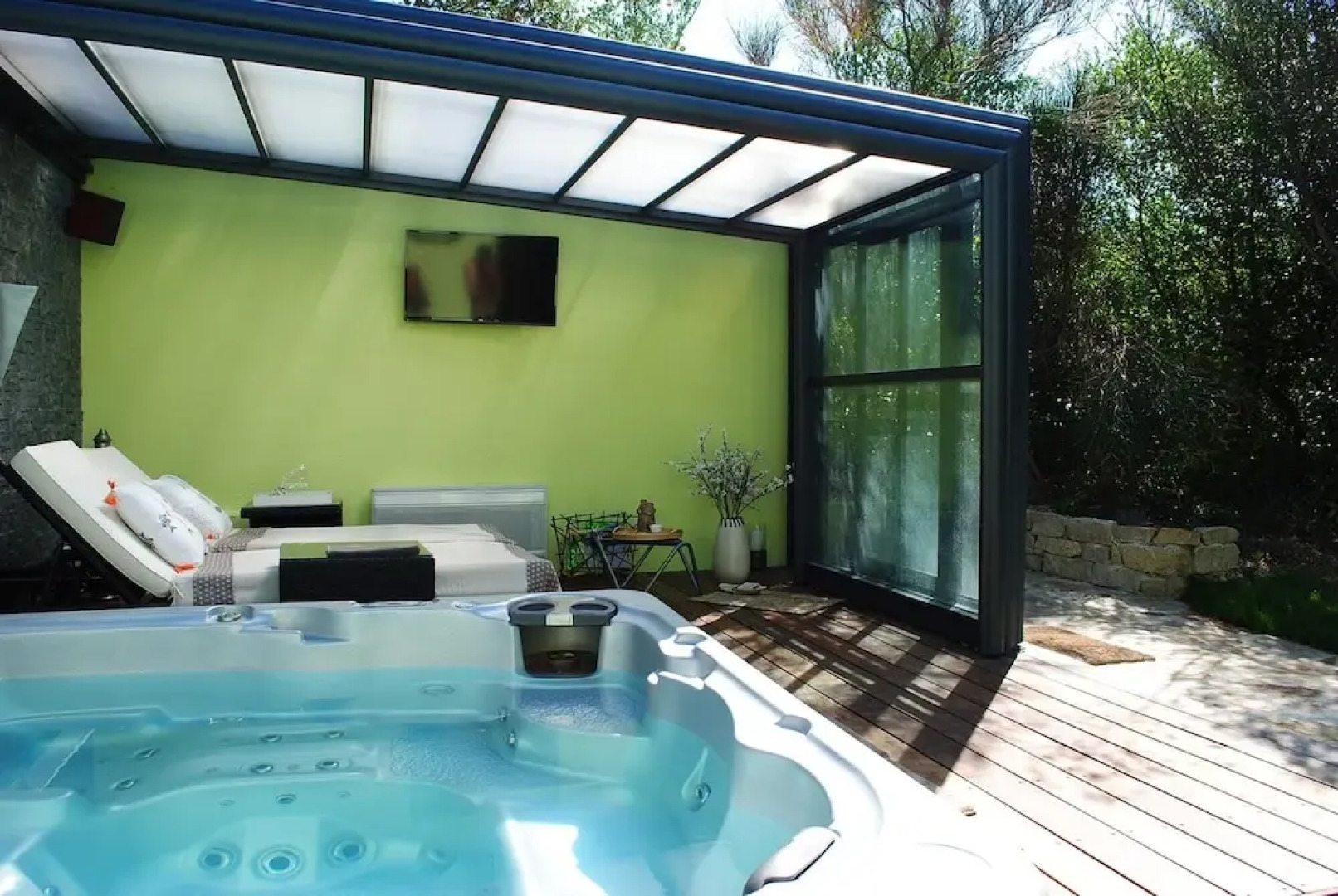 Studio in Roquefort-la-bédoule, With Pool Access, Enclosed Garden and