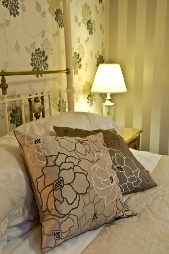 Albright Hussey Manor