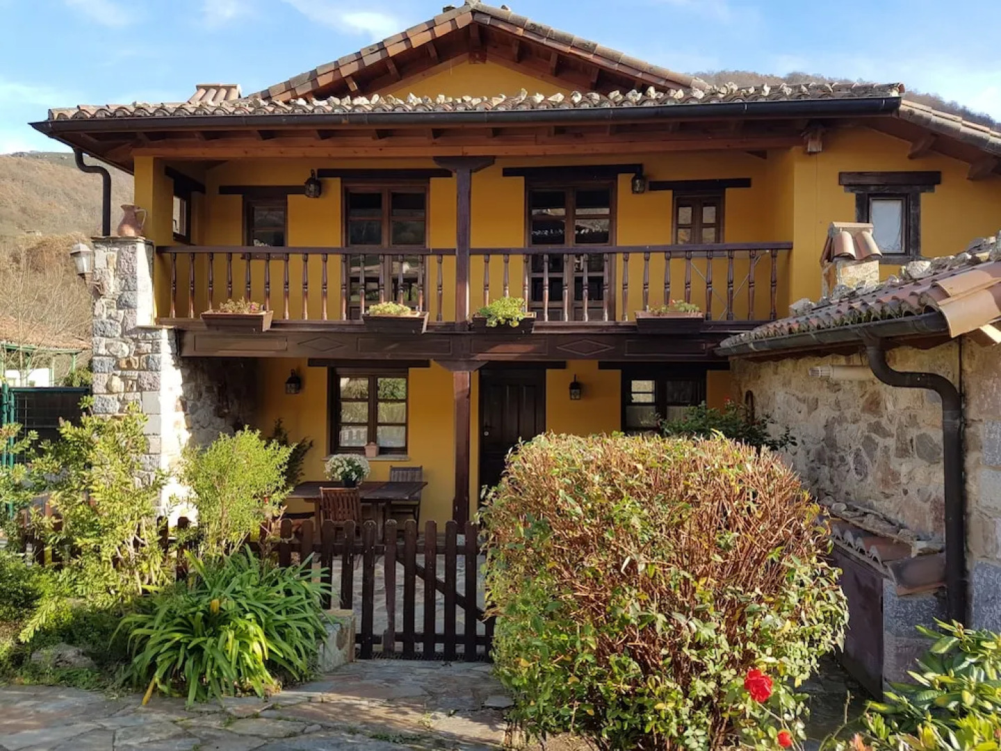 Casas de Aldea Valle de Bueida