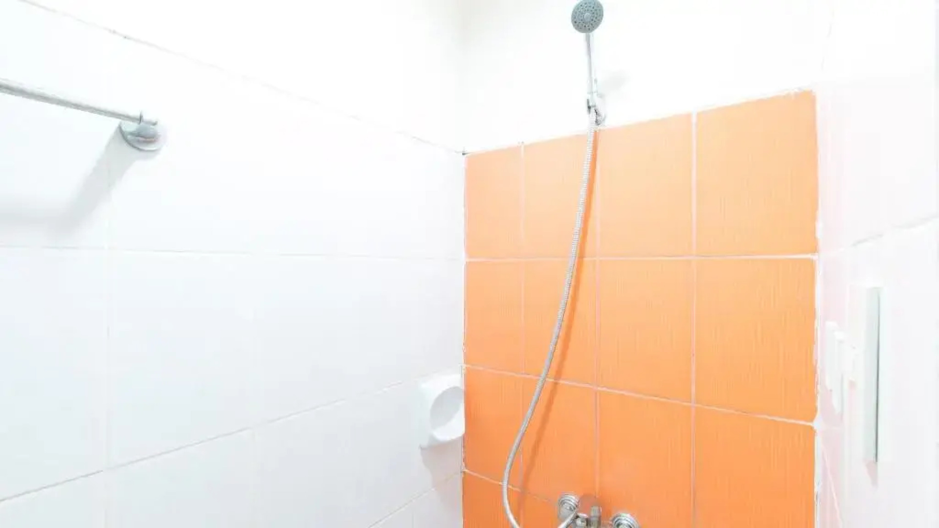 RedDoorz Hostel @ Molino Beach Resort