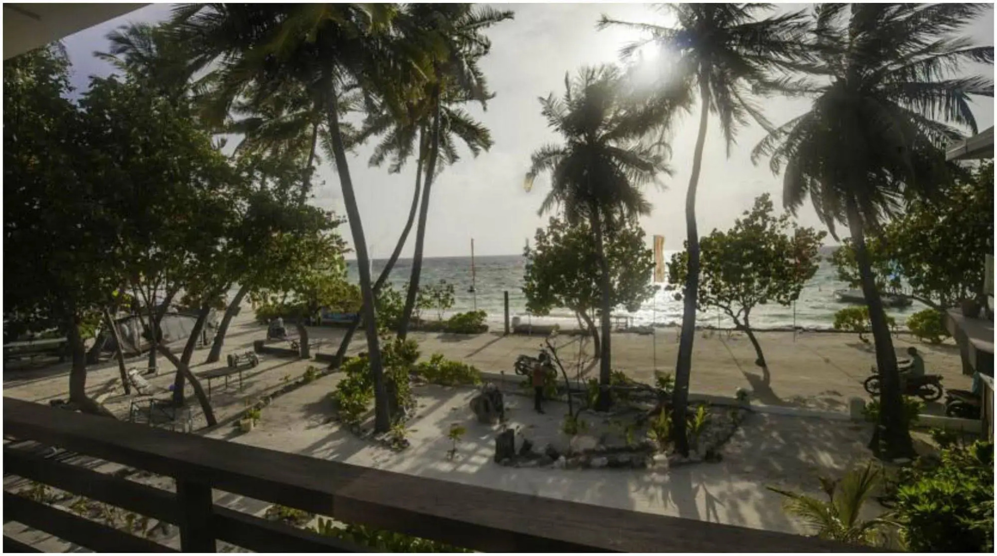 Отель Salt Beach