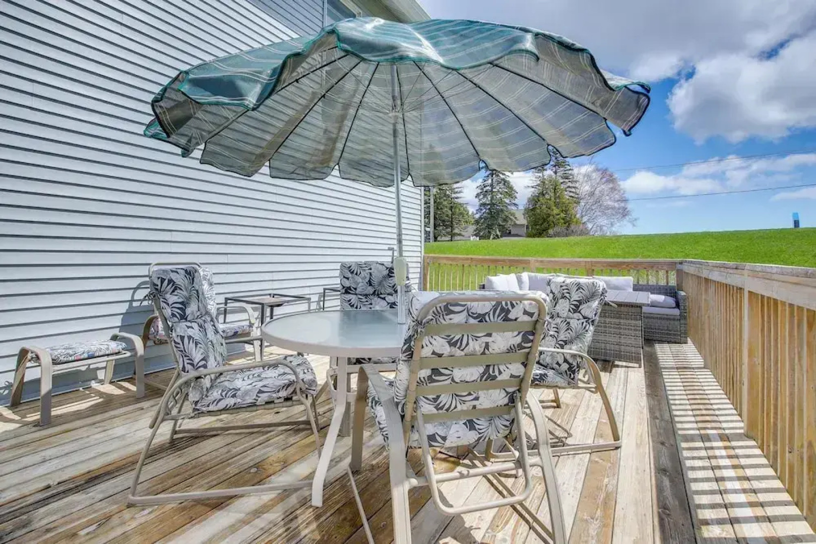 Algoma Retreat: Near Beach, Game Room, Yard