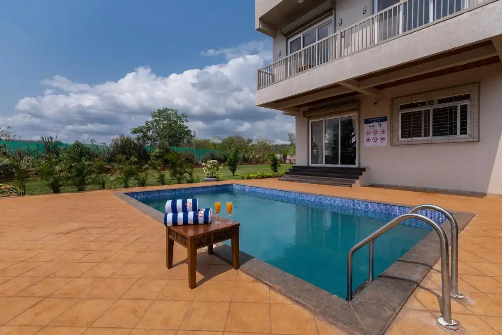 SaffronStays Midori, Kolad - private pool villa near river rafting camp