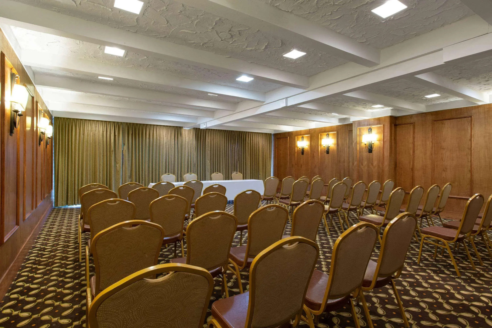 Aksarben Suites, A Trademark Collection Hotel