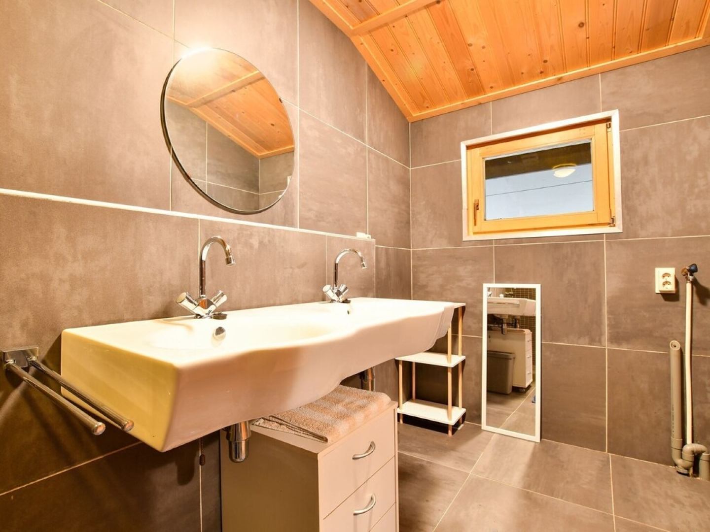 Wooden Holiday Home in Meijel With Private Garden