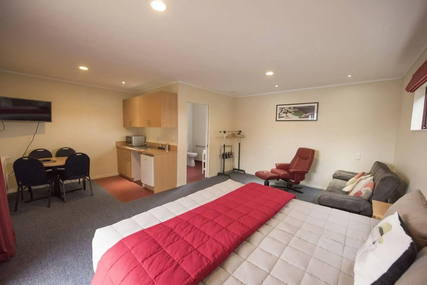 Adventure Lodge & Motel