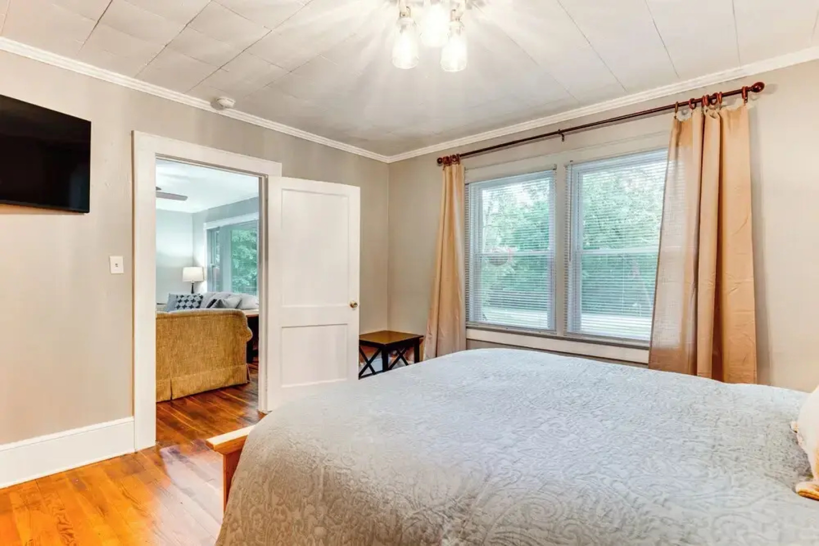 3 Mi to Dtwn & Holiday Events! Forest City Retreat