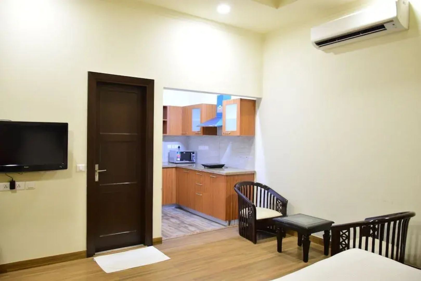 When In Gurgaon - Service Apartments Next to Artemis Hospital