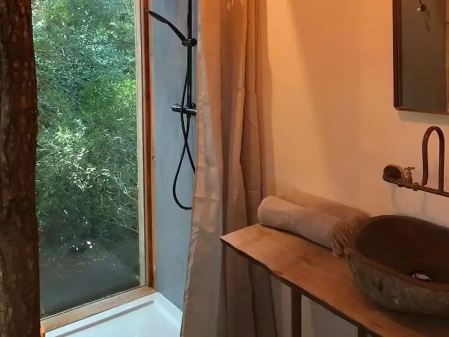 Coco Barn Wood Lodge