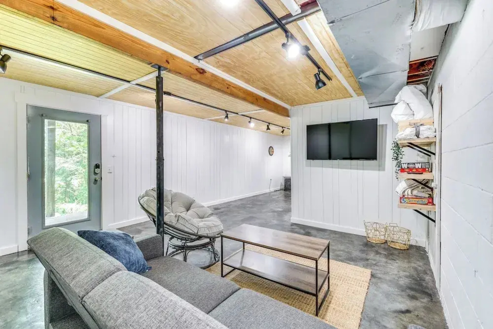 Serene Bella Vista Getaway Near Trails!