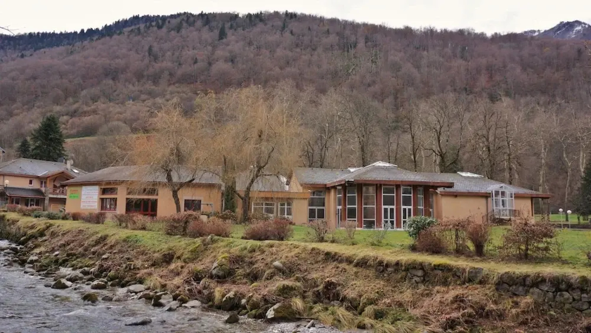 Logement n103 4pers face aux Thermes