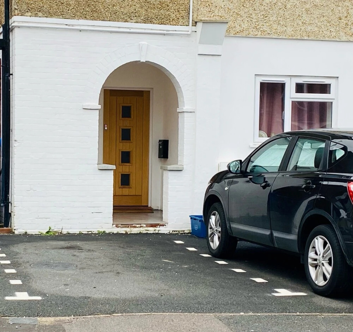 Church Road Apartment by Aldershot Short Stays