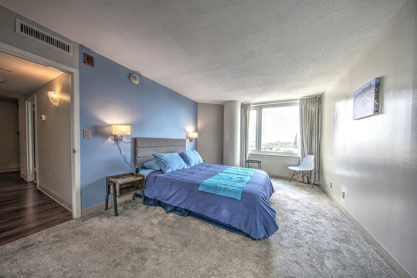 Boston Back Bay Gorgeous Apt with fast wifi and great extras!