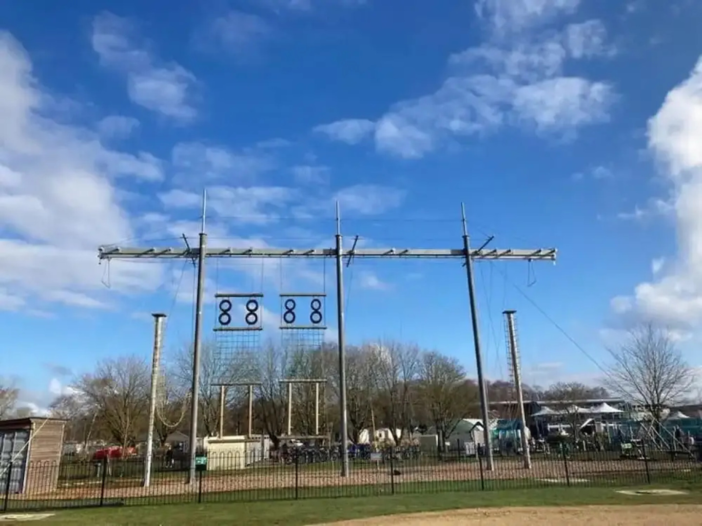 Caravan-sleep8-hottub-freep-balcony-familyfriendly