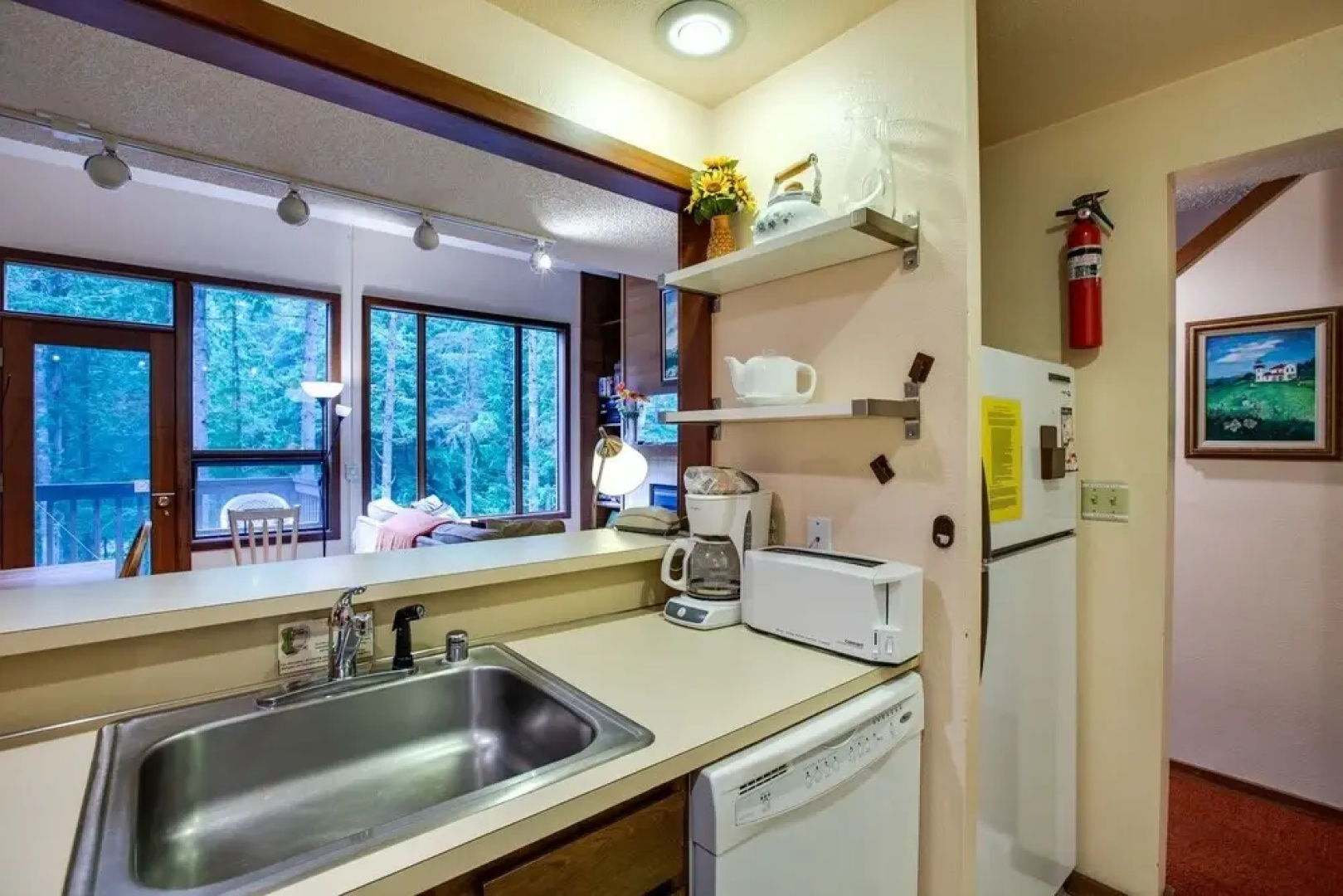 85sw - Fireplace - Washer/dryer - Dishwasher - Sleeps 4 2 Bedroom Home by RedAwning