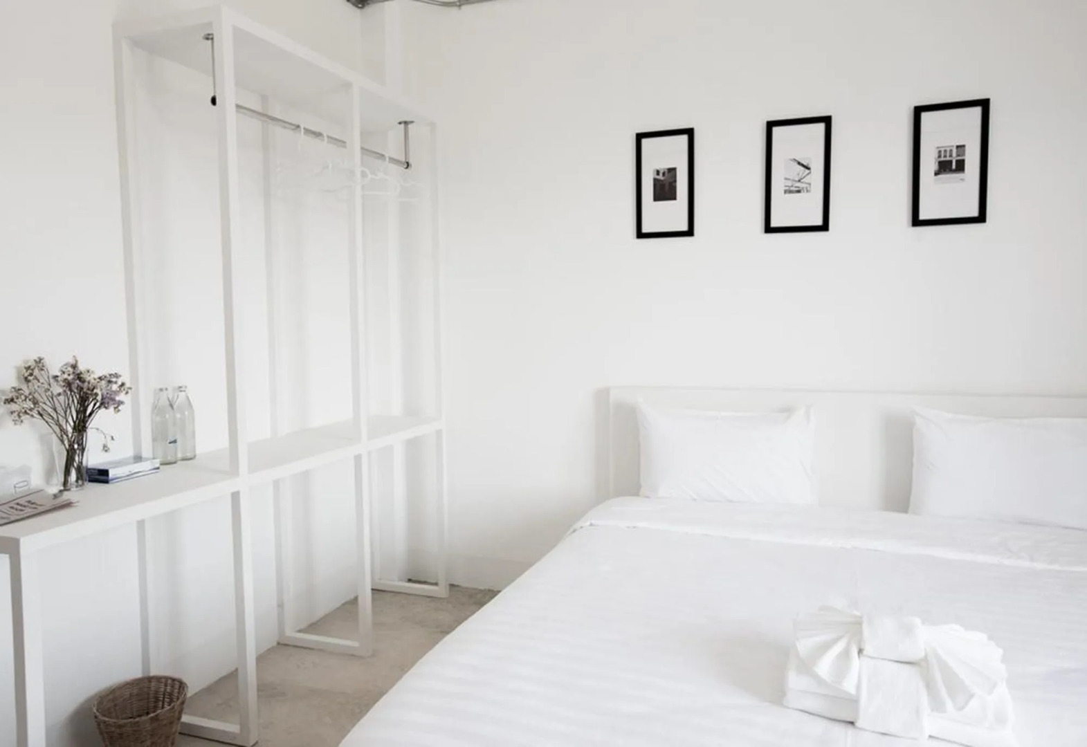 Flat White Cafe x Poshtel