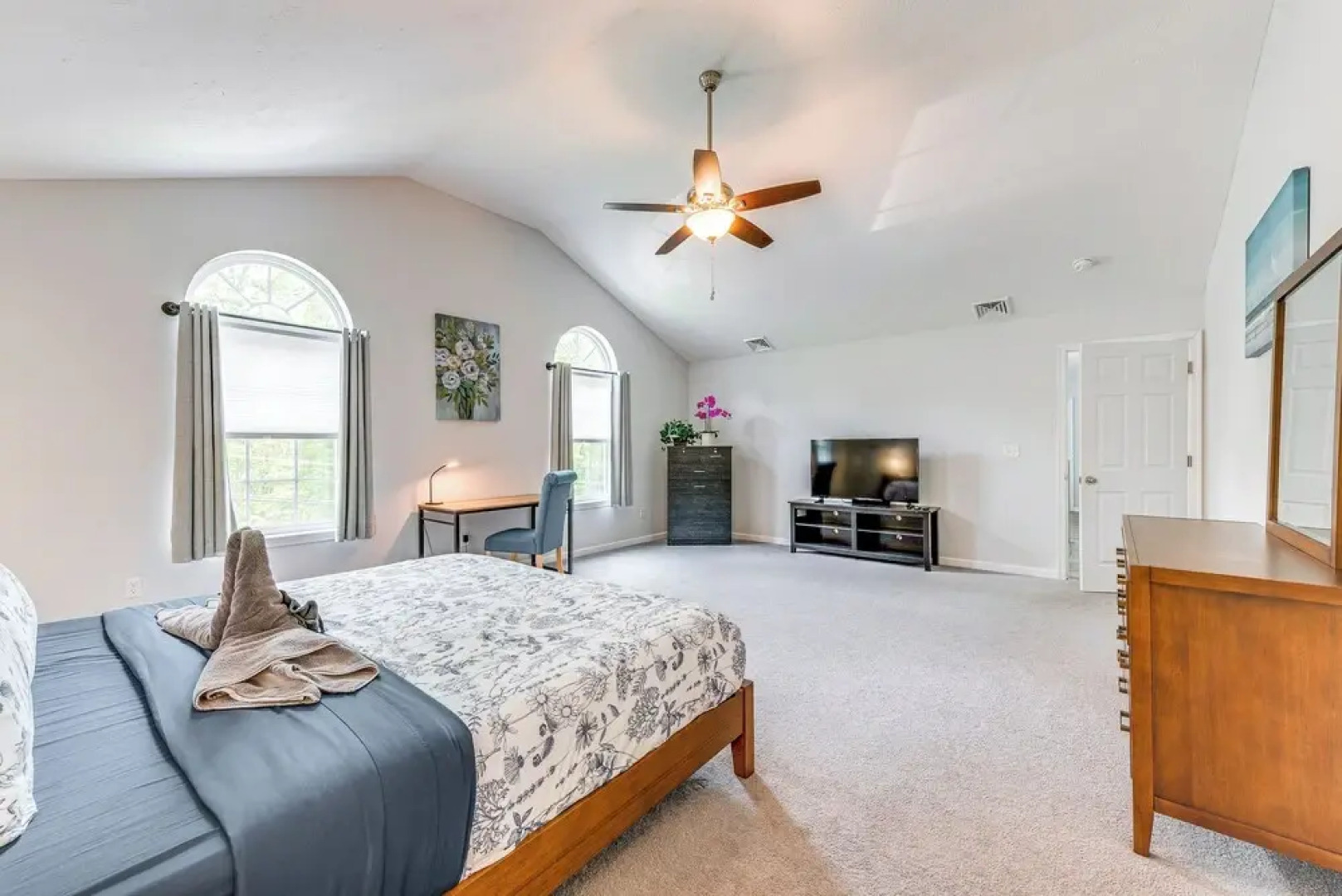 Walk to Beach: Family-friendly Arrowhead Lake Home