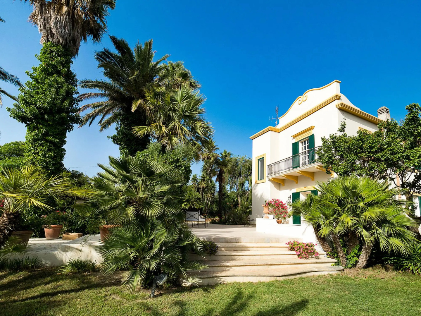 Villa in Salemi With Pool and Garden