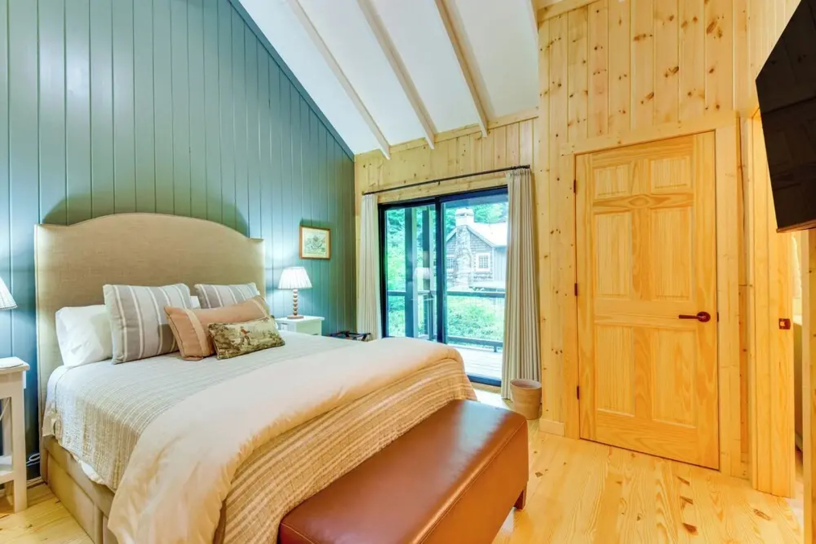 Tranquil Highlands Cottage With Fire Pit & Stream!