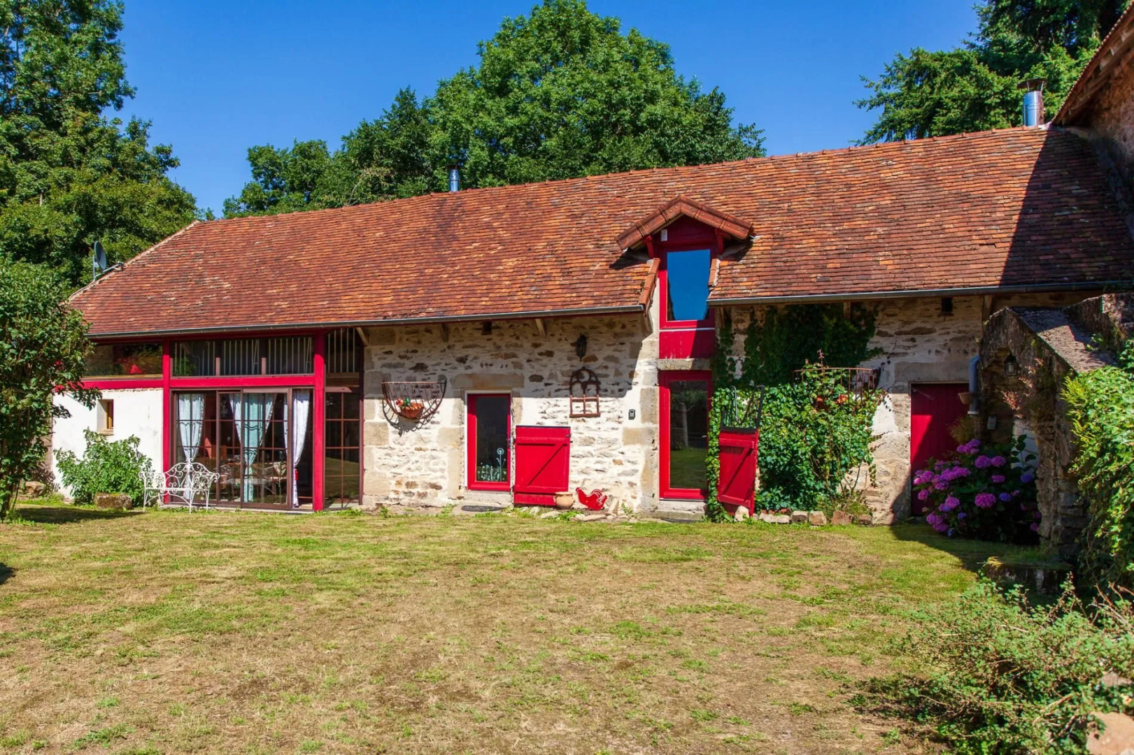 Charming And Romantic Domain With 5 Gites