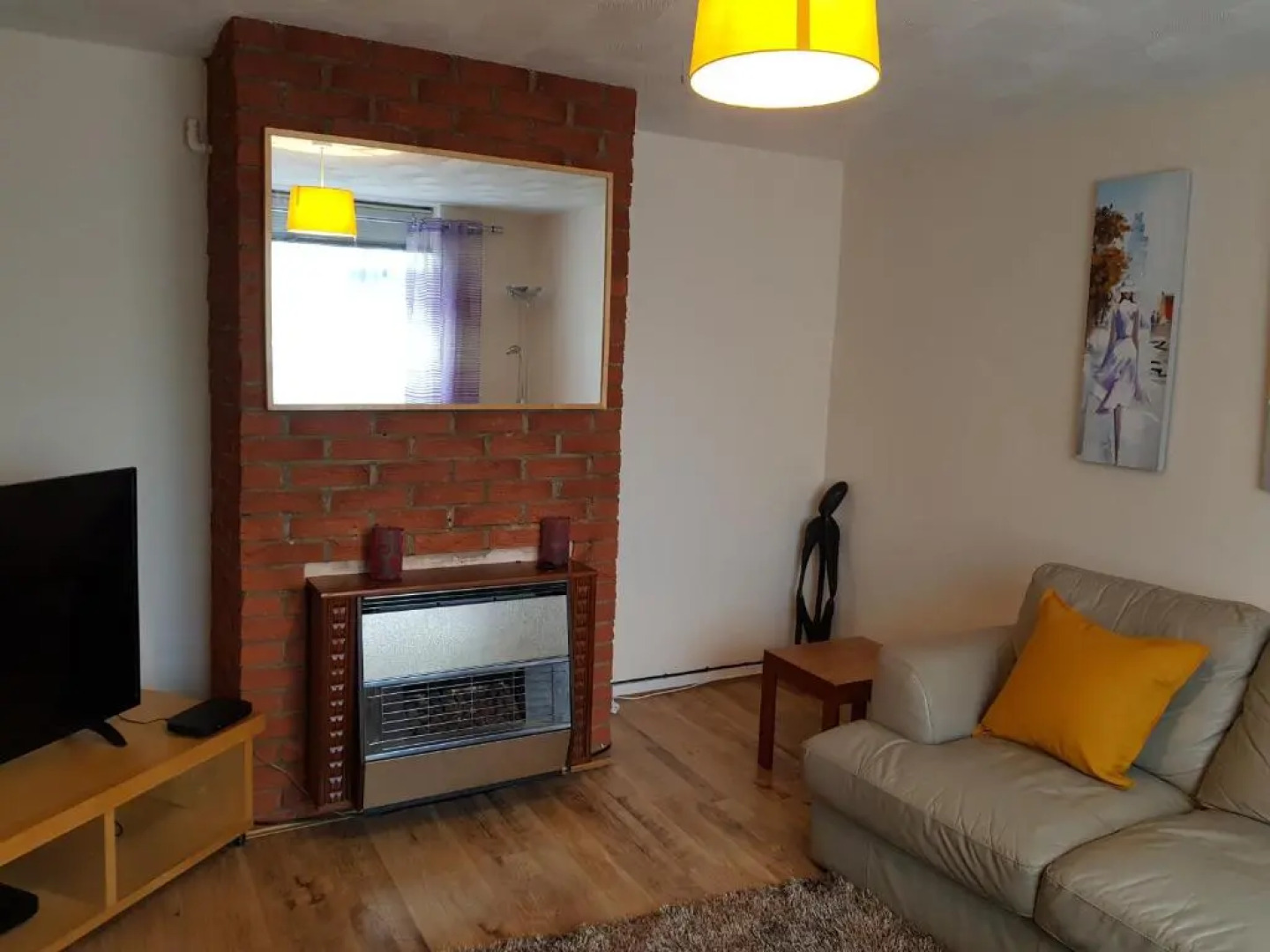 Eddiwick House - Huku Kwetu Dunstable -Spacious 3 Bedroom House- Sleeps 6 - Suitable & Affordable Group Accommodation - Business Travellers