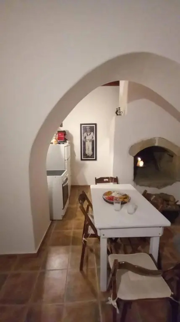 1836 Historic Stone House Goudianika