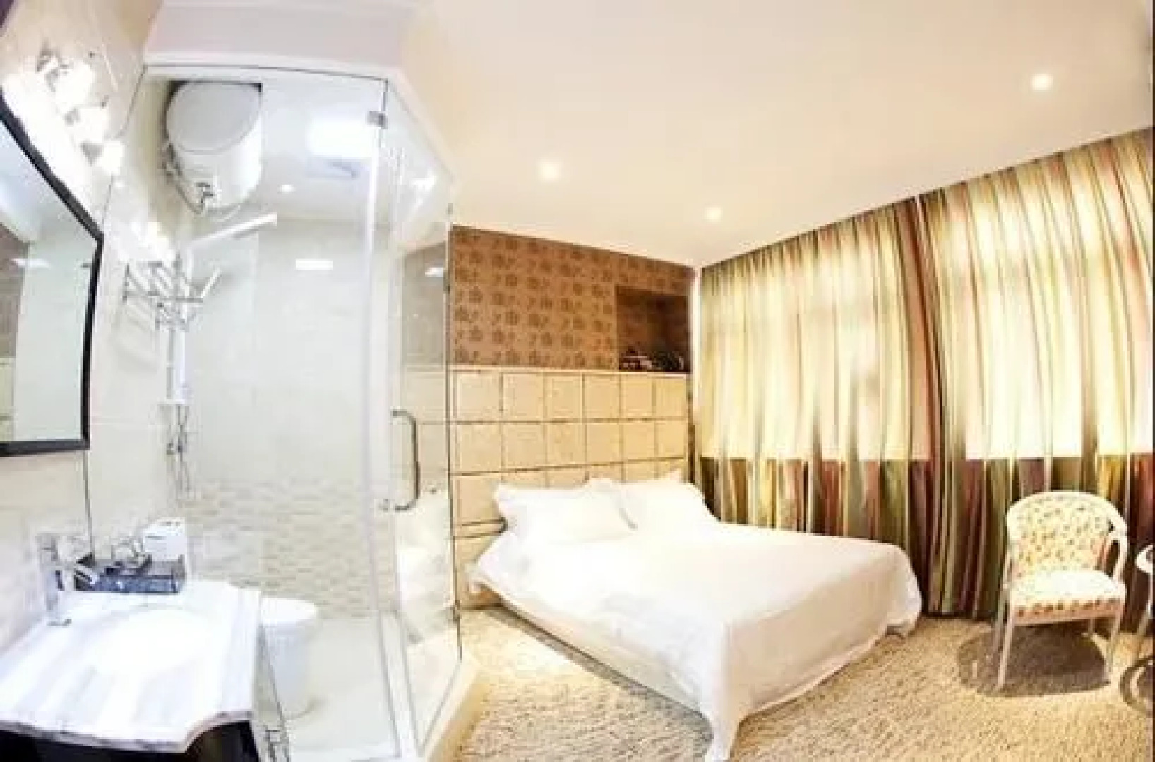 Yepu Night Theme Hotel