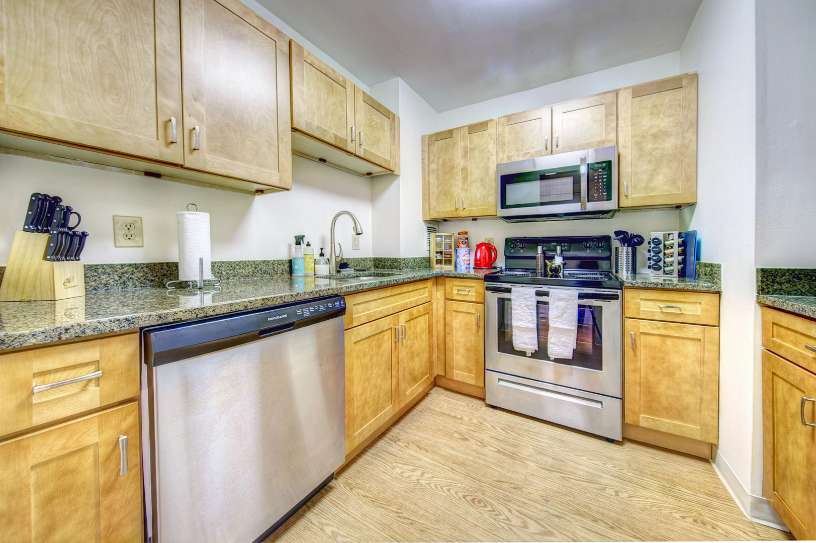 Perfect Location! Great Amenities Included!