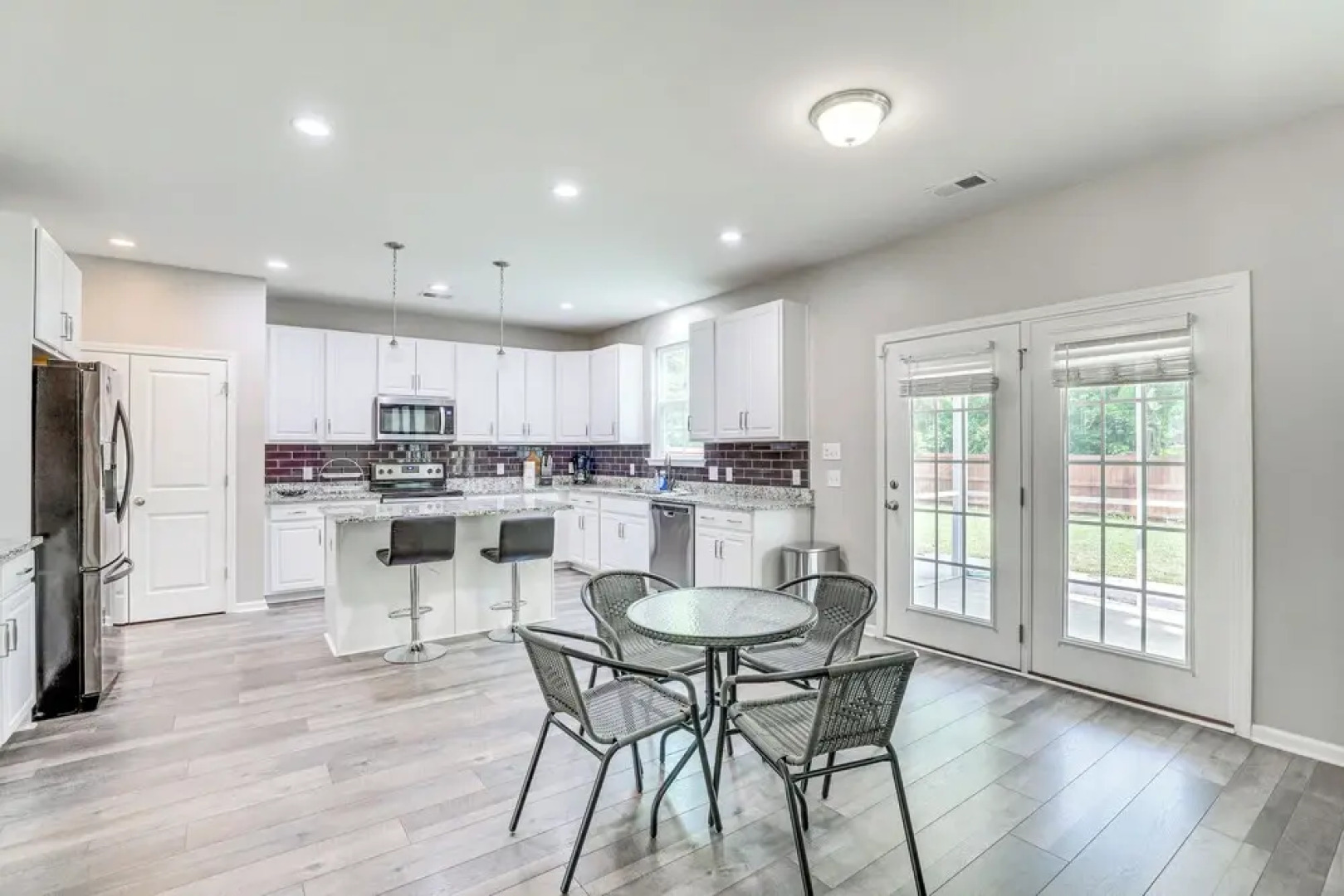 Pet-friendly Ladson Home: 23 Mi to Charleston!