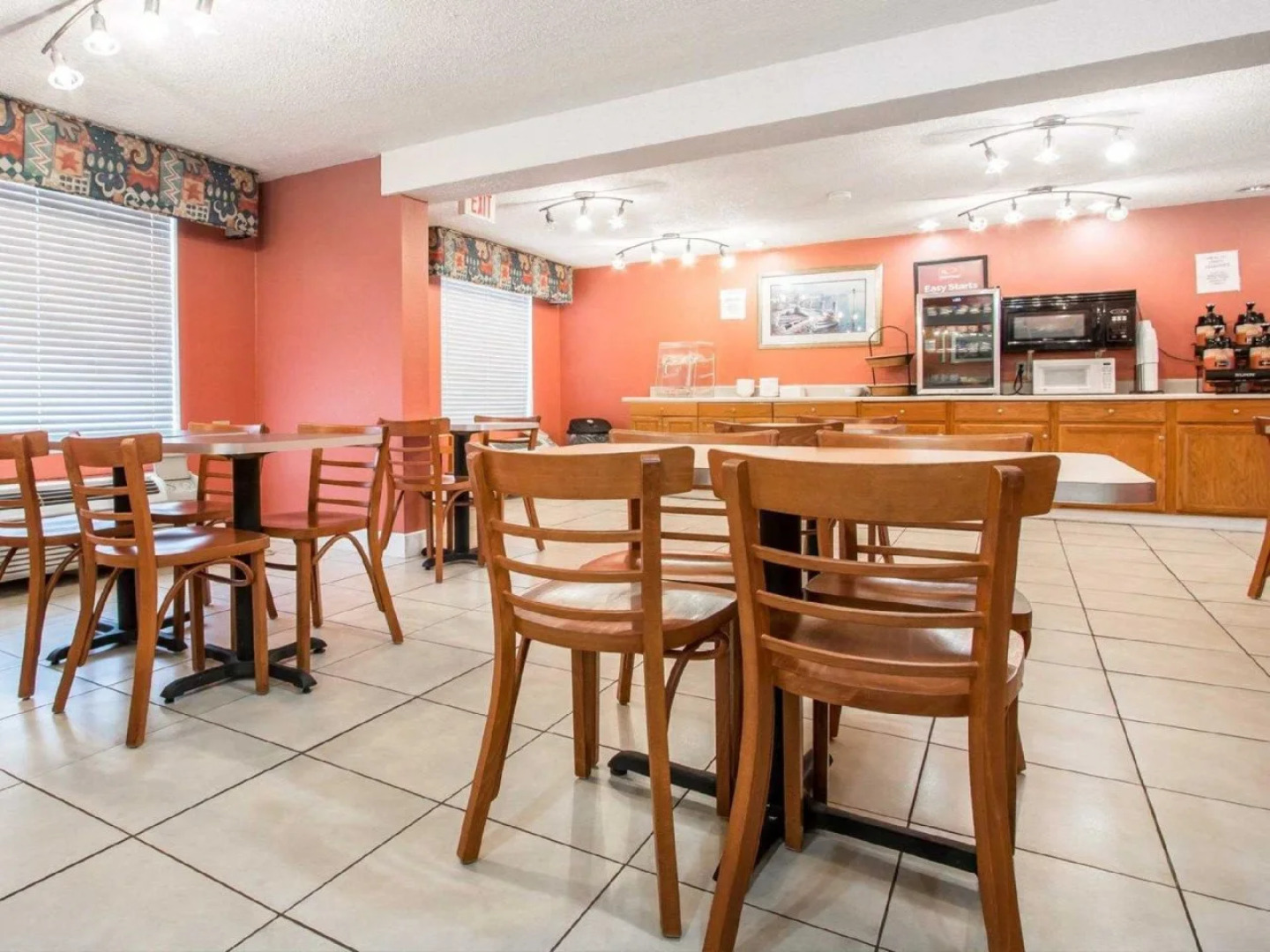 Econo Lodge Inn & Suites Douglasville