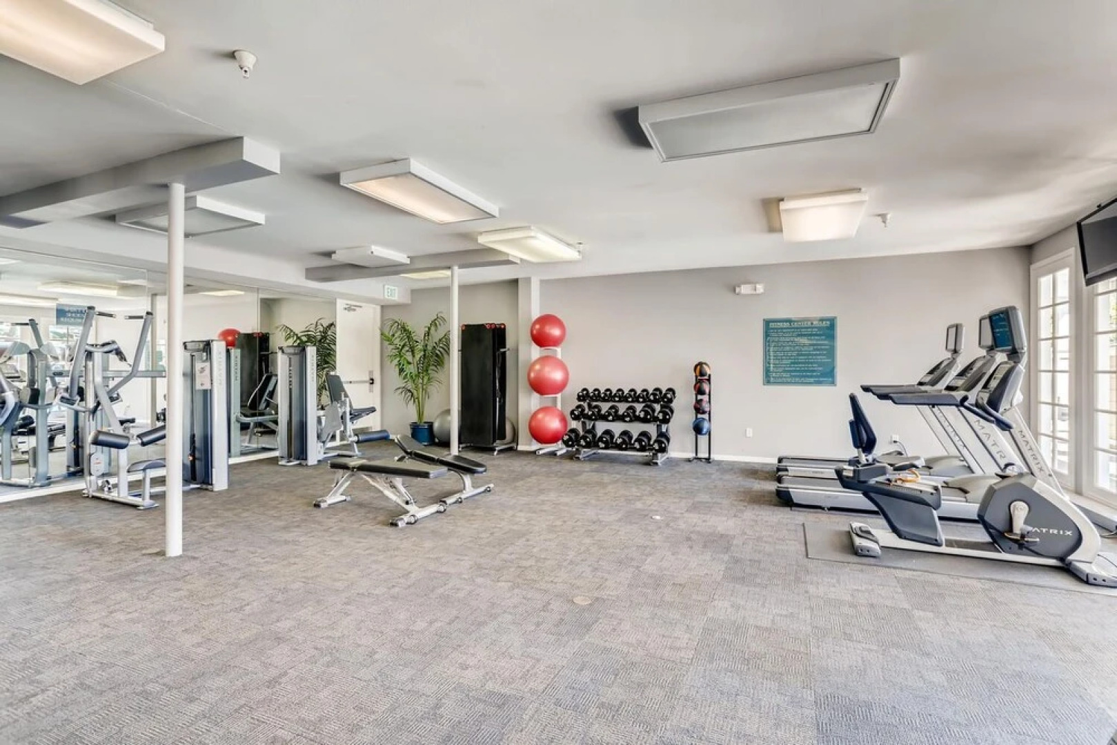 Private Entrance - 2BR Next To Ritz Carlton - Walk Down to Ocean! (MB1)