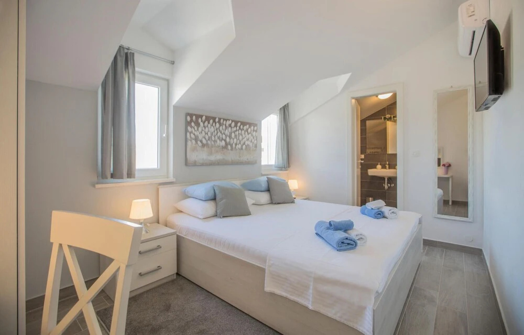 Beautiful Home in Grohote With Wifi, 4 Bedrooms and Sauna