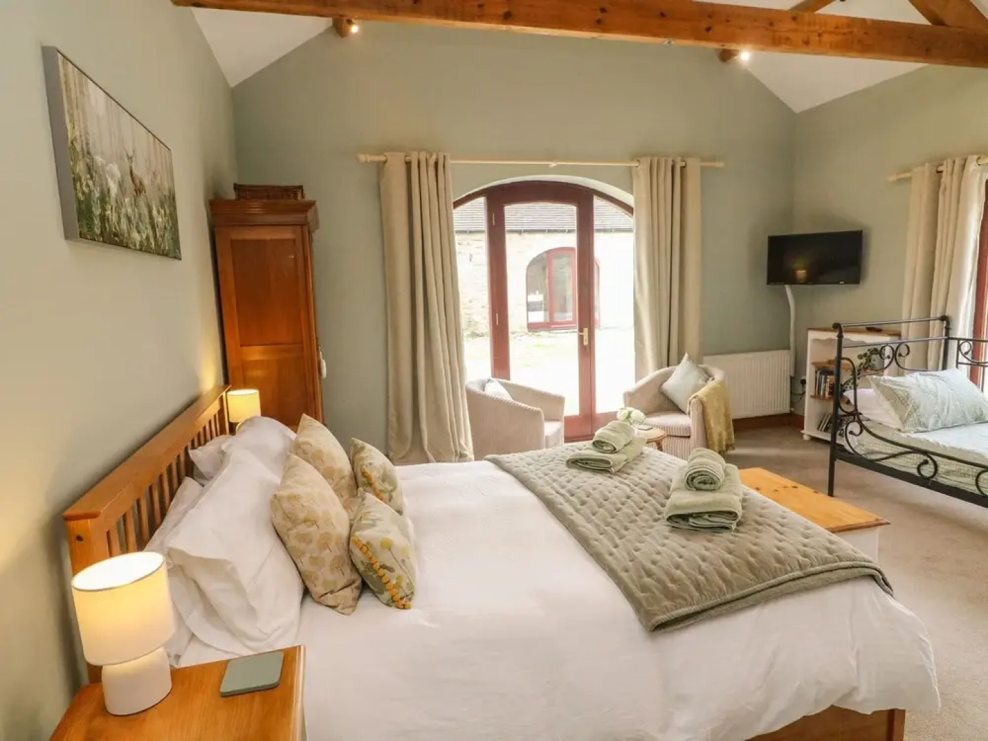 The Arches Larklands